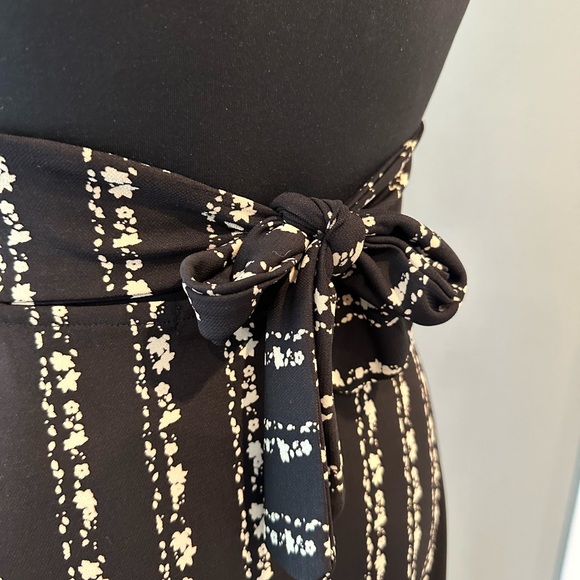 Black & Cream Halter Dress - Size M - Picture 4 of 6